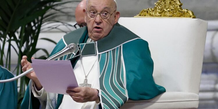 Vatican City (Vatican City State (holy See)), 27/10/2024.- Pope Francis celebrates a Mass for the closing of the synod of bishops in Saint Peter's Basilica at the Vatican, 27 October 2024. This XVIth Ordinary Assembly of the Synod is officially concluding on 27 October, with the celebration of Holy Mass in St. Peter's Basilica presided over by Pope Francis. (Papa, Obispo) EFE/EPA/FABIO FRUSTACI