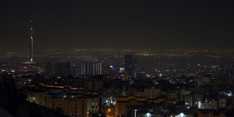 Tehran (Iran (islamic Republic Of)), 26/10/2024.- A general view of the capital city of Tehran, Iran, early 26 October 2024. Israel Defense Forces (IDF) spokesman Daniel Hagari stated on 25 October that the 'Israel Defense Forces is conducting precise strikes on military targets in Iran'. (Teherán) EFE/EPA/ABEDIN TAHERKENAREH