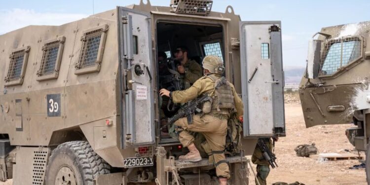 Fotografía de los preparativos de las tropas israelíes para una operación antiterrorista en Jenin y Tulkarem (EFE/Ejércido de Israel)