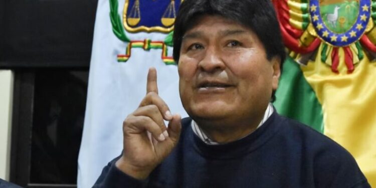 Evo Morales advirtió que sus seguidores realizarán un “levantamiento” y las Fuerzas Armadas “se amotinarán” si es detenido (REUTERS)