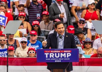 El senador estadounidense de Florida, Marcos Rubio, habla durante un mitin del expresidente Donald Trump en el Trump National Doral Miami, en Doral, el martes 9 de julio de 2024. PEDRO PORTAL pportal@miamiherald.com