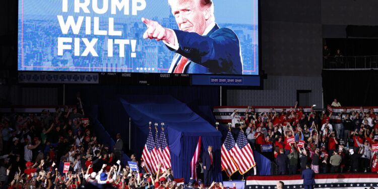 Grand Rapids (United States), 05/11/2024.- Republican presidential candidate and former US President Donald Trump arrives at a campaign rally in Grand Rapids, Michigan, USA, 04 November 2024. Trump and Vice President and Democratic presidential nominee Kamala Harris are tied in the polls with one day until the election of 05 November. EFE/EPA/CJ GUNTHER