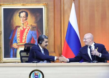 Nicolás Maduro y el vicepresidente de Gobierno de la Federación de Rusia, Dmitry Chernyshenko.