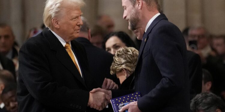 Paris (France), 07/12/2024.- US President-elect Donald Trump (L) shakes hands with Britain's William, Prince of Wales inside the Notre Dame de Paris cathedral, during a ceremony marking its official reopening, in Paris, France, 07 December 2024. The Notre Dame de Paris Cathedral reopens on 07 December after nearly six years of renovation work following its destruction by a fire on 15 April 2019. (Príncipe de Gales, Francia, Reino Unido) EFE/EPA/THIBAULT CAMUS / POOL MAXPPP OUT