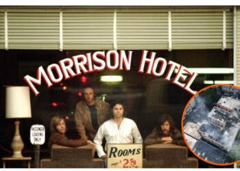 El legendario Morrison Hotel, que sirvió como recinto para que The Doors creara la portada de uno de sus discos más aclamados, albergaba a decenas de indigentes cuando ocurrió el incendio (Créditos: Henry Diltz, Michael Nolhan)