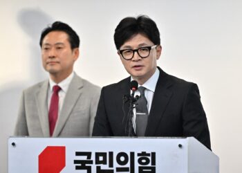 South Korea's ruling People Power Partys leader Han Dong-hoon (R) speaks during a press conference on the parliamentary election at the party's headquarters in Seoul on April 11, 2024. The leader of South Korea's ruling party resigned on April 11 after the party was trounced by the opposition in parliamentary elections, leaving President Yoon Suk Yeol a lame duck for the remainder of his term. (Photo by Jung Yeon-je / AFP)