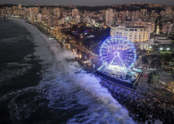 Aerial view of heavy tidal waves in Viña del Mar, Chile, taken on December 28, 2024. - The Chilean National Disaster Prevention and Response Service issued a preventive early warning due to the development of abnormal waves on the continental coastal edge of Chile. (Photo by Javier TORRES / AFP)