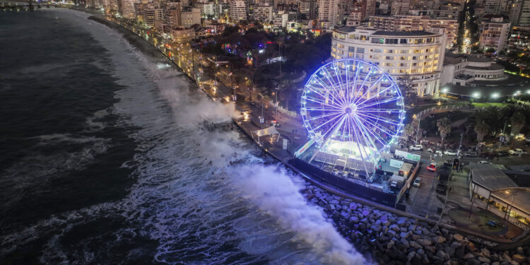 Aerial view of heavy tidal waves in Viña del Mar, Chile, taken on December 28, 2024. - The Chilean National Disaster Prevention and Response Service issued a preventive early warning due to the development of abnormal waves on the continental coastal edge of Chile. (Photo by Javier TORRES / AFP)