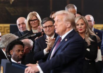 Washington (United States), 20/01/2025.- Speaker of the House Mike Johnson (R-LA) reacts as U.S. President Donald Trump delivers his inaugural address on the day of his Presidential Inauguration at the Rotunda of the U.S. Capitol in Washington, DC, USA, 20 January 2025. EFE/EPA/KEVIN LAMARQUE / POOL