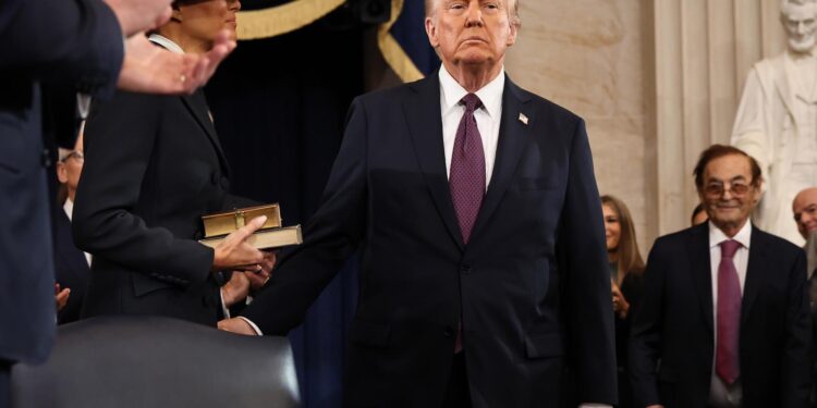 Washington (United States), 20/01/2025.- U.S. President-elect Donald Trump arrives for inauguration ceremonies in the Rotunda of the U.S. Capitol on January 20, 2025 in Washington, DC. Donald Trump takes office for his second term as the 47th president of the United States. (Estados Unidos) EFE/EPA/Chip Somodevilla / POOL