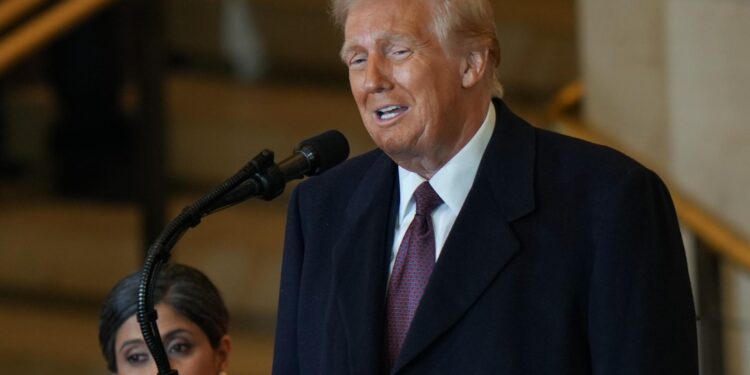 Washington (United States), 20/01/2025.- US President Donald Trump delivers remarks in Emancipation Hall during inauguration ceremonies at the US Capitol in Washington, DC, USA, 20 January 2025. Trump was sworn in for a second term as president of the United States on 20 January. The presidential inauguration is held indoors due to extreme cold temperatures in DC. (Estados Unidos) EFE/EPA/ANGELINA KATSANIS / POOL