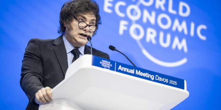 Davos (Switzerland Schweiz Suisse), 23/01/2025.- President of Argentina Javier Milei speaks during a panel session at the 55th annual meeting of the World Economic Forum (WEF), in Davos, Switzerland, 23 January 2025. (Suiza) EFE/EPA/MICHAEL BUHOLZER