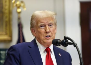 Washington (United States), 21/01/2025.- US President Donald Trump delivers remarks on artificial intelligence (AI) infrastructure in the Roosevelt Room of the White House in Washington DC, USA, 21 January 2025. Trump is expected to announce a 500 US billion dollar AI infrastructure investment in the US. EFE/EPA/AARON SCHWARTZ / POOL