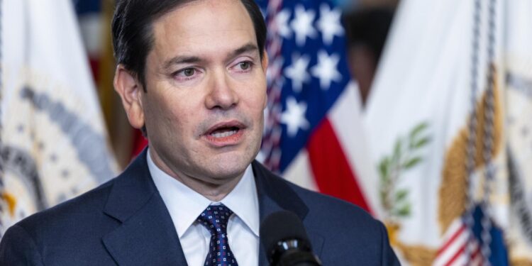 Washington (United States), 21/01/2025.- US Secretary of State Marco Rubio delivers remarks after being sworn in by US Vice President JD Vance (unseen) in the Vice President's ceremonial office in Washington, DC, USA, 21 January 2025. The Senate unanimously confirmed Rubio as America's 72nd Secretary of State with a bipartisan vote of 99-0. EFE/EPA/SHAWN THEW / POOL