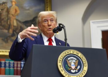 Washington (United States), 21/01/2025.- US President Donald Trump delivers remarks on artificial intelligence (AI) infrastructure in the Roosevelt Room of the White House in Washington DC, USA, 21 January 2025. Trump is expected to announce a 500 US billion dollar AI infrastructure investment in the US. EFE/EPA/AARON SCHWARTZ / POOL