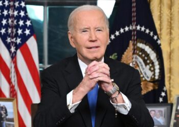 Washington (United States), 16/01/2025.- US President Joe Biden delivers his farewell address to the nation from the Oval Office of the White House in Washington, DC, USA, 15 January 2025. EFE/EPA/MANDEL NGAN / POOL