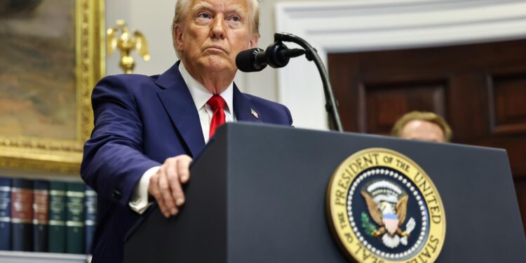 Washington (United States), 21/01/2025.- US President Donald Trump attends a briefing on artificial intelligence (AI) infrastructure in the Roosevelt Room of the White House in Washington DC, USA, 21 January 2025. Trump is expected to announce a 500 US billion dollar AI infrastructure investment in the US. EFE/EPA/AARON SCHWARTZ / POOL