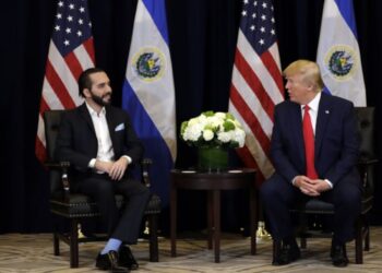 Nayib Bukele y Donald Trump, en la Embajada de Estados Unidos, en El Salvador, el 11 de noviembre de 2022.
Evan Vucci (AP)