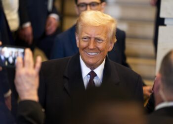 Washington (United States), 20/01/2025.- President Donald Trump is photographed with members of Congress after addressing guests and supporters in an overflow room in Emancipation Hall of the U.S. Capitol for his Inauguration ceremony in Washington, D.C., on Monday, January 20, 2025. EFE/EPA/Greg Nash / POOL