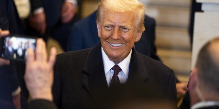 Washington (United States), 20/01/2025.- President Donald Trump is photographed with members of Congress after addressing guests and supporters in an overflow room in Emancipation Hall of the U.S. Capitol for his Inauguration ceremony in Washington, D.C., on Monday, January 20, 2025. EFE/EPA/Greg Nash / POOL