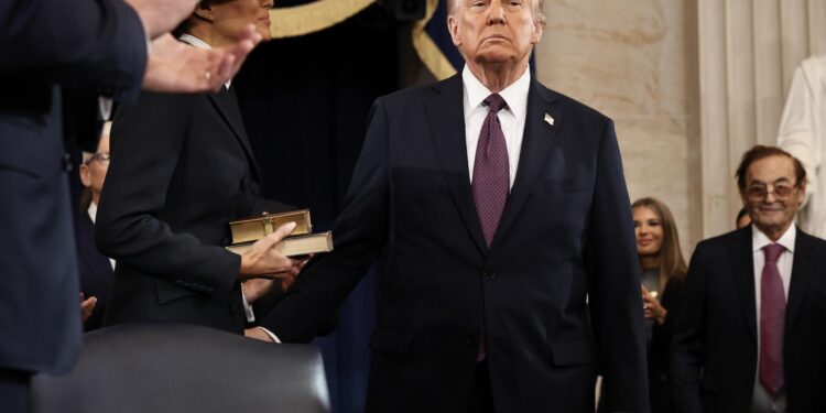 Washington (United States), 20/01/2025.- U.S. President-elect Donald Trump attends inauguration ceremonies in the Rotunda of the U.S. Capitol on January 20, 2025 in Washington, DC. Donald Trump takes office for his second term as the 47th president of the United States. (Estados Unidos) EFE/EPA/Chip Somodevilla / POOL