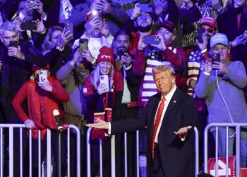 Washington (United States), 19/01/2025.- US President-elect Donald Trump arrives to address supporters at a rally at Capital One Arena in Washington, DC, USA, 19 January 2025. President-elect Donald Trump, who defeated Joe Biden to become the 47th president of the United States, will be inaugurated on 20 January, though all of the planned outdoor ceremonies and events have been cancelled due to a forecast of extreme cold temperatures. (Estados Unidos) EFE/EPA/WILL OLIVER