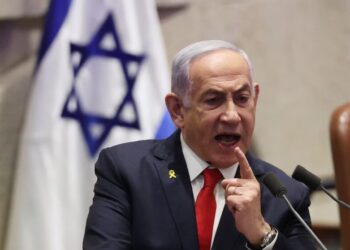 Netanyahu advirtió a Hamas que si no entrega a los rehenes el sábado, Israel retomará los combates en Gaza (EFE)